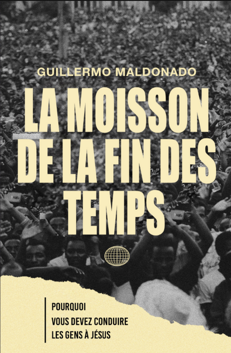 Book cover for 'La Moisson de la Fin des Temps' by Guillermo Maldonado, featuring a black and white crowd photograph background with large cream-colored title text and a torn cream banner at the bottom containing subtitle text.